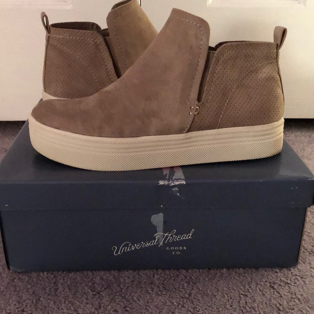 Universal Thread shoes